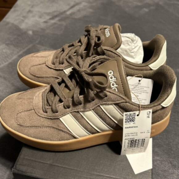 EUC in Original Box - Adidas Barreda Sneakers Men's 7 - Brown/White/Gum - Picture 2 of 4